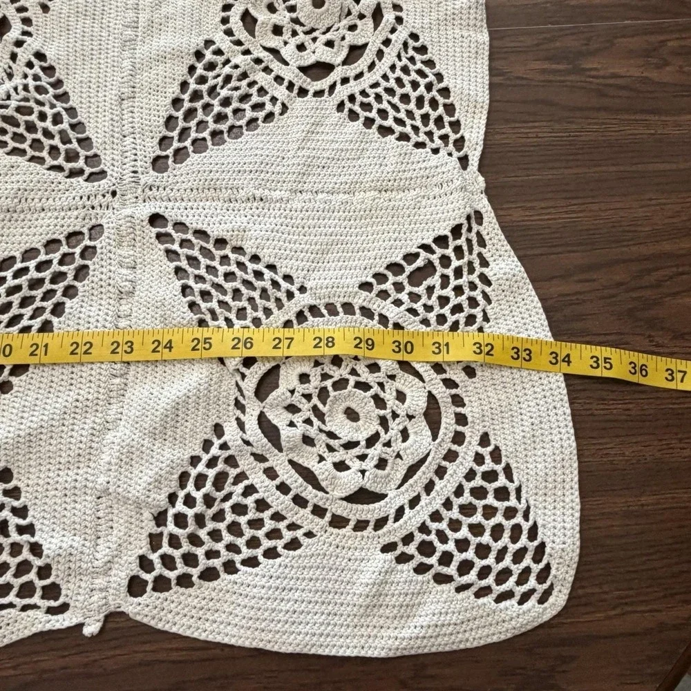 Vintage Handmade Crochet Table Topper 37x34 Floral Medallion Read Description